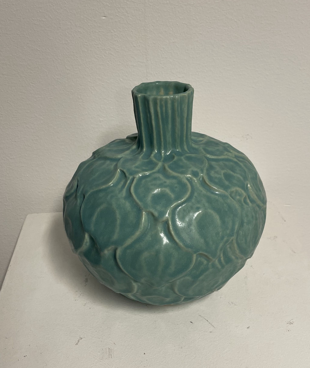 '3. Kronärtskocka Vas Turkos', ett konstverk av Paradisverkstaden