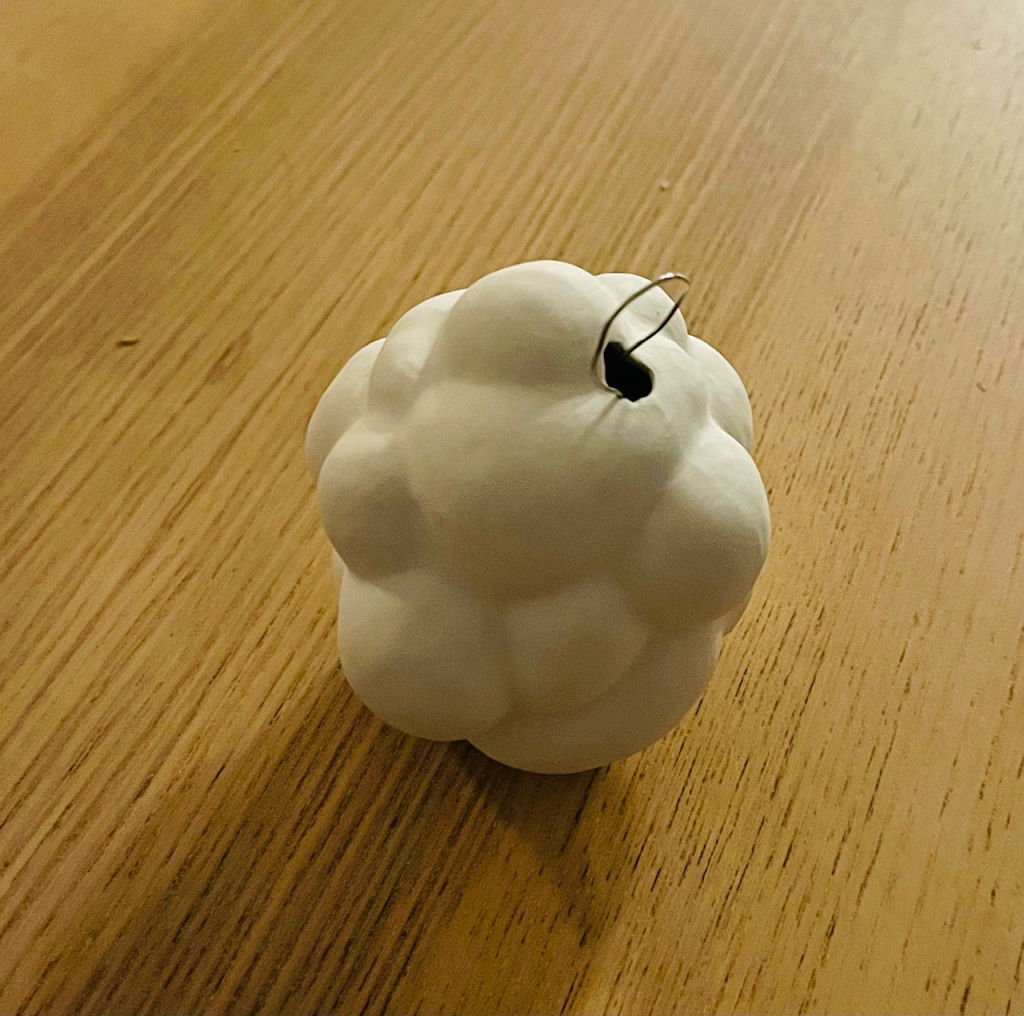 '24. Moln', ett konstverk av Stefanie Ahlström