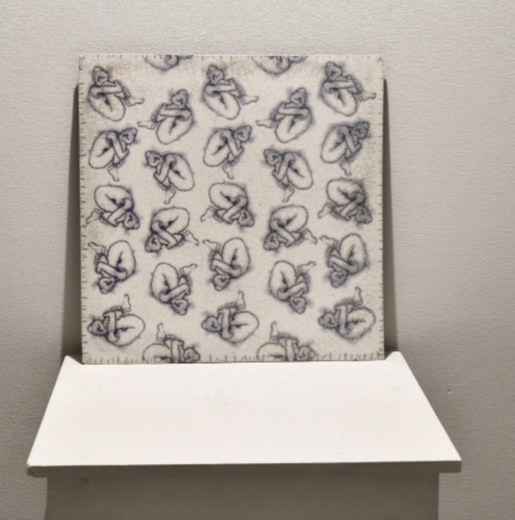 'Keramikplatta', ett konstverk av Eva Larsson