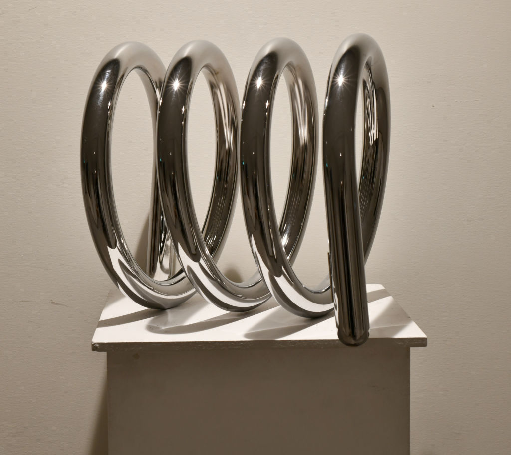 'Spiral stand chrome', ett konstverk av Gustaf Westman