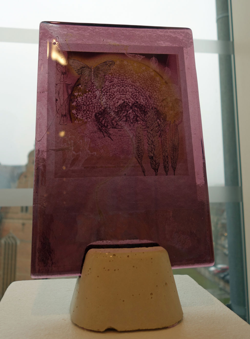 '45. Diktande glas', ett konstverk av Teresa Holmberg