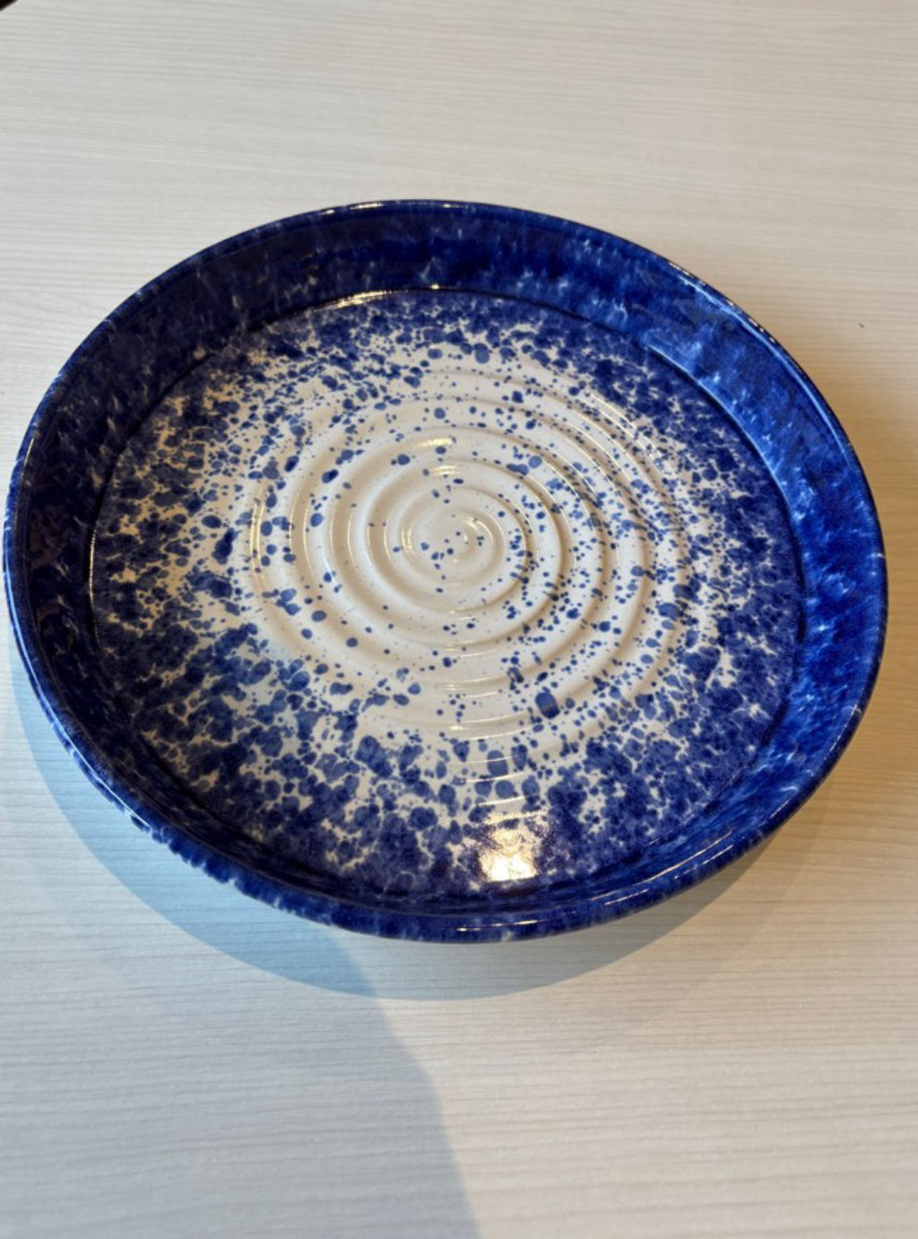 'Skål Blues', ett konstverk av Harry Oxenblå