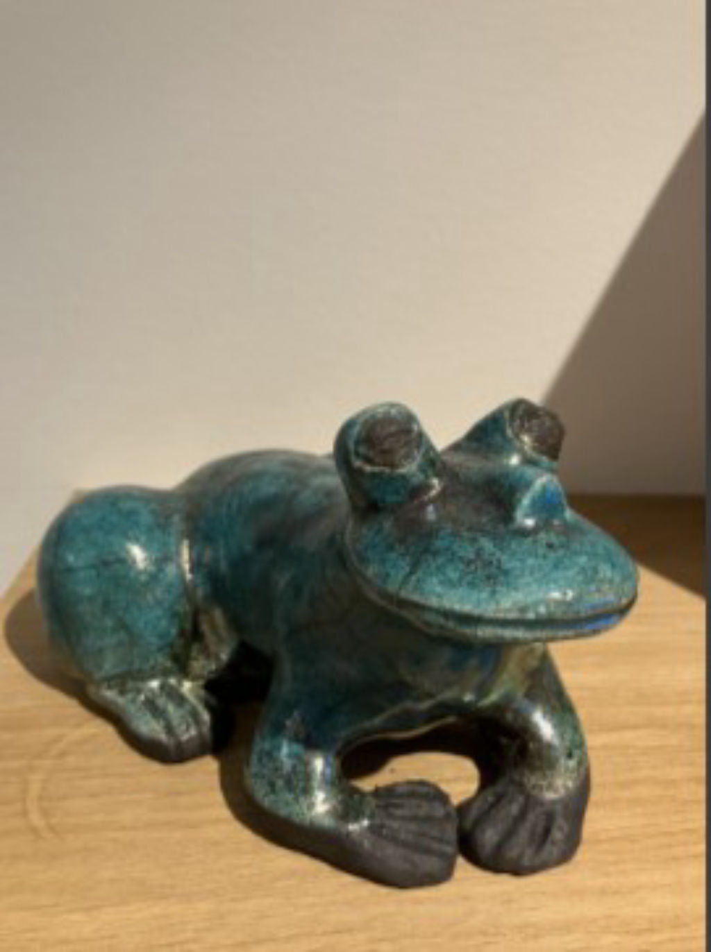 'Groda i raku', ett konstverk av Lise Jörgensen