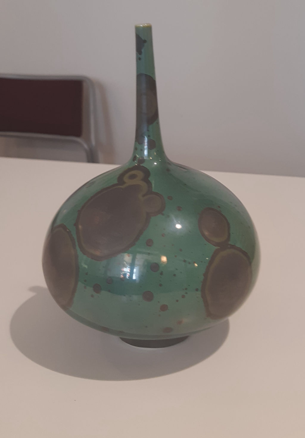 'Keramikvas - kristallglasyr', ett konstverk av Isak Isaksson