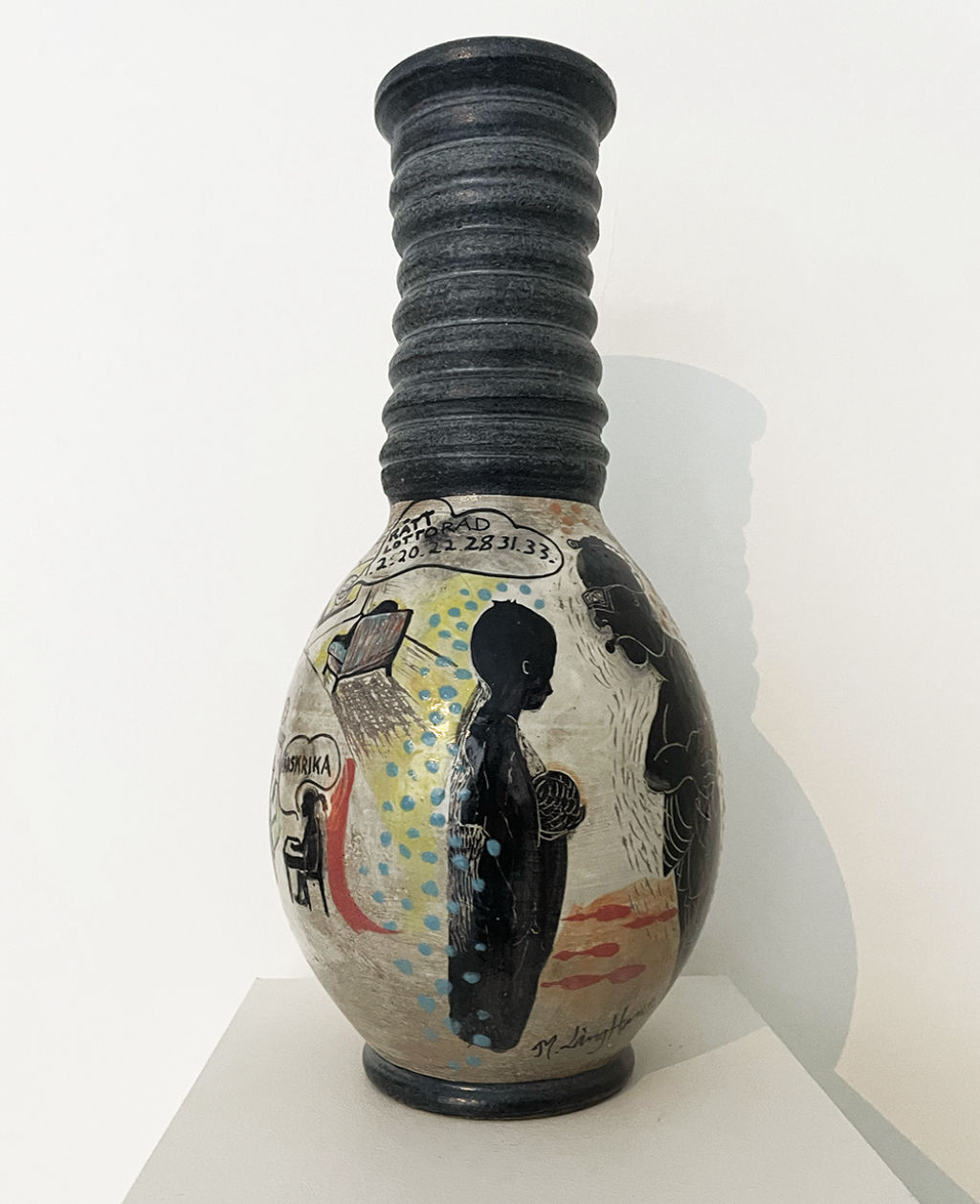 'Vas i stengods', ett konstverk av Marie Långhans