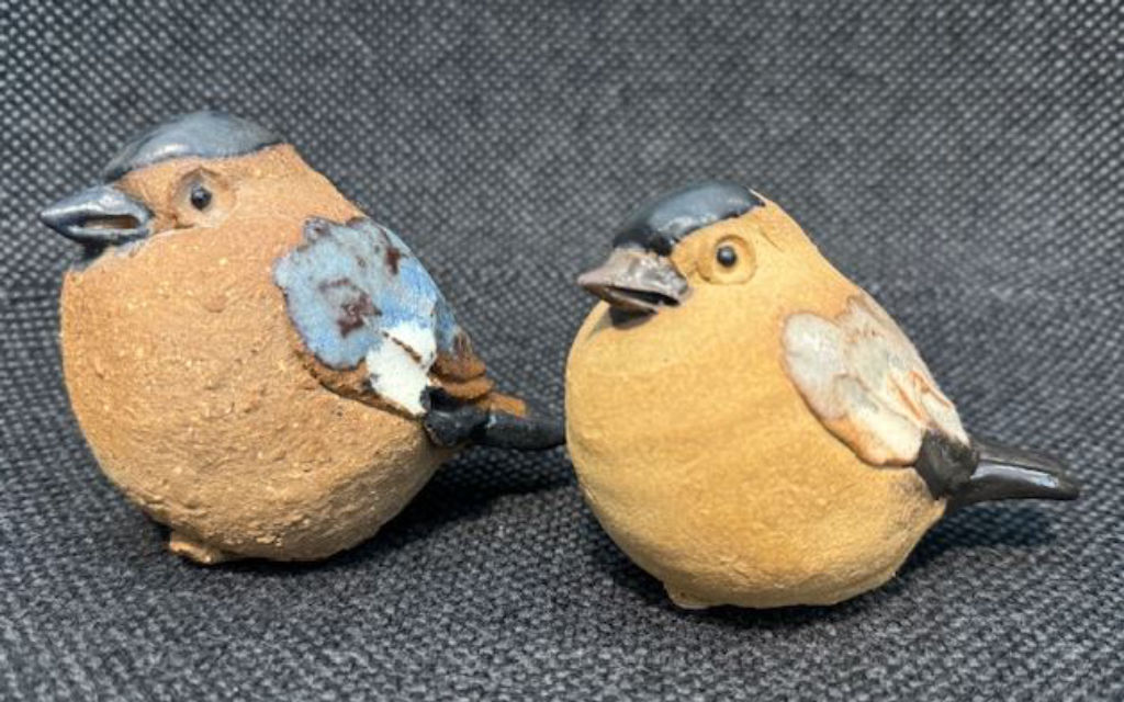 'Fåglar i Stengods', ett konstverk av Gunnar Hansson