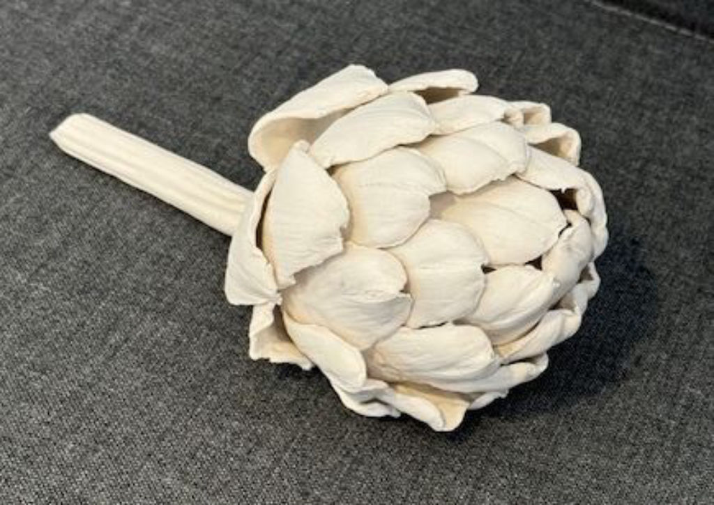 'Kronärtskocka- vit', ett konstverk av Anne Hård