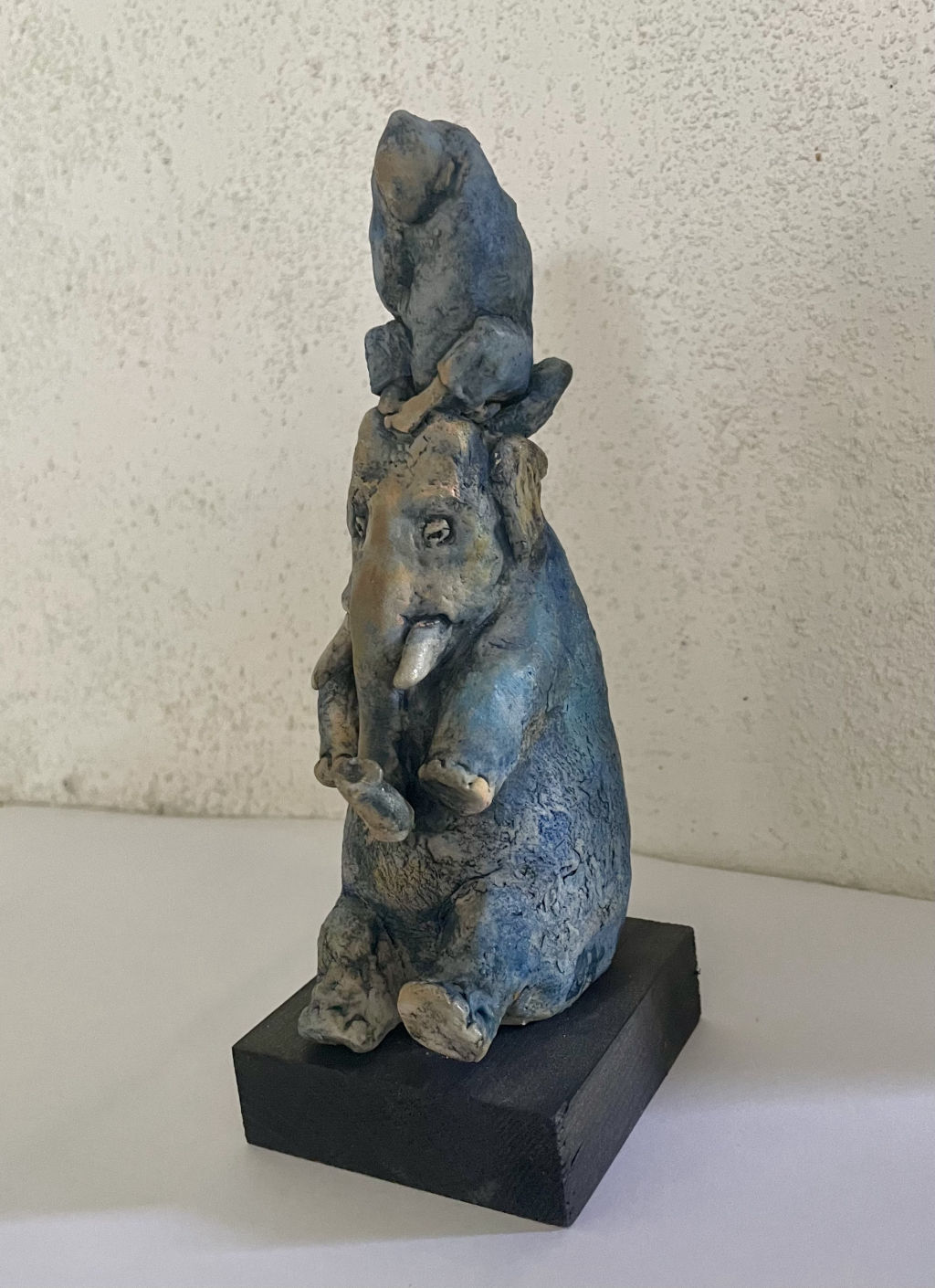 'Blå elefant', 2023, ett konstverk av Anna-Karin Boode